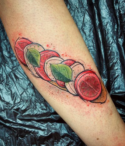 Tomate-Mozzarella des Grauens: Hier haben wir trickreich eine versoffene Brandwunde kaschiert, indem wir ein Brot mit ihr belegt haben.