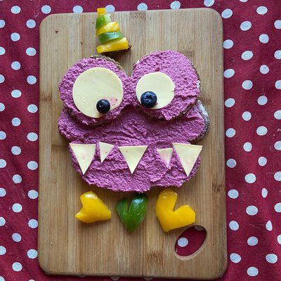 Moin …eddi das geburtstagsmonsterbrot hat nicht lange überlebt… 😂😂😂wir machen uns jetzt n feinen tag auf oma hansen…