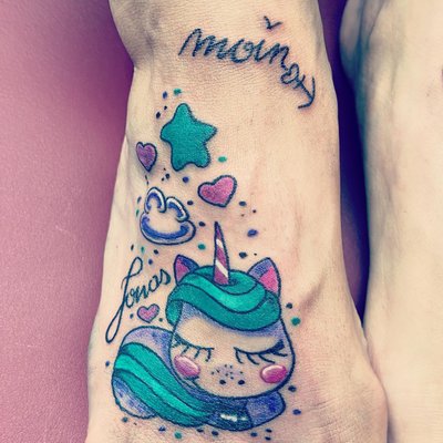 Nach ungefähr drölftausendmal verschieben dank corona hats das kleine einhorn endlich auf die tattoowelt geschafft.