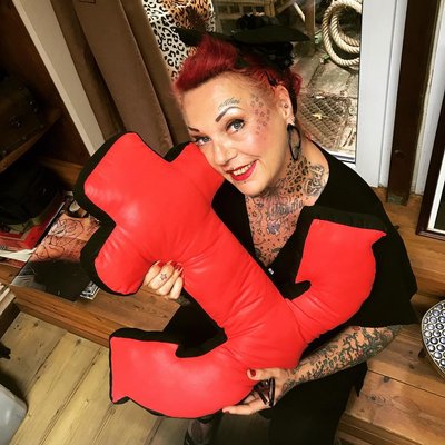 Danke für das megakissen an fariba,ich freu mich sooo♥️♥️♥️♥️♥️♥️⚓️