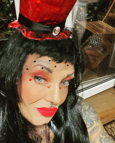 Moin meine zuckerschnuten… ich bin immer noch ganz geflasht von unserer 13jahresparty…so viel liebe♥️♥️♥️, und ich hab grad nachgerechnet.