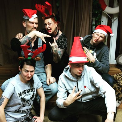 Wir wünschen euch allen ein wunderschönes,lustiges weihnachtsfest und ein buntes neues Jahr,danke an die besten Kunden der welt♥️⚓️♥️bleibt gesund ♥️