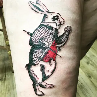 Tattoo von Tschiggy mit Alice im Wunderland im Bubblegum-Art-Stil