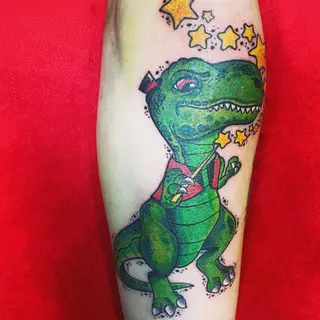 Tattoo-Entwurf von Tschiggy mit einem Dinosaurier im Bubblegum-Art-Stil
