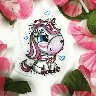 Tattoo-Entwurf von Tschiggy mit einem Einhorn im Bubblegum-Art-Stil