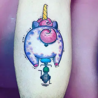 Tattoo-Entwurf von Tschiggy mit einem Einhorn im Bubblegum-Art-Stil