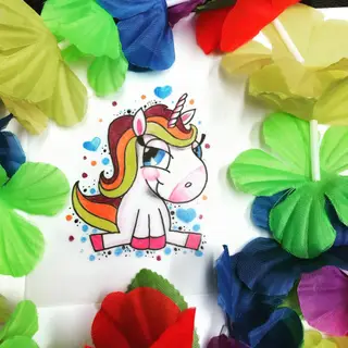 Tattoo-Entwurf von Tschiggy mit einem Einhorn im Bubblegum-Art-Stil