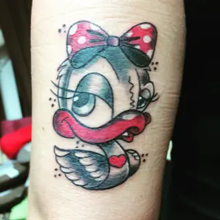 Tattoo von Tschiggy mit einer Ente im Bubblegum-Art-Stil