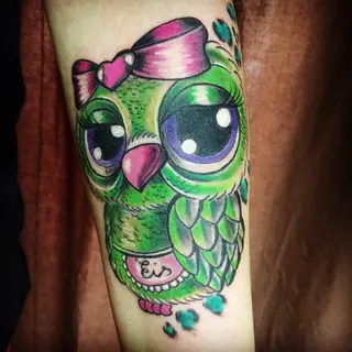 Tattoo von Tschiggy mit einer Eule im Bubblegum-Art-Stil