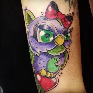 Tattoo von Tschiggy mit einer Eule im Bubblegum-Art-Stil