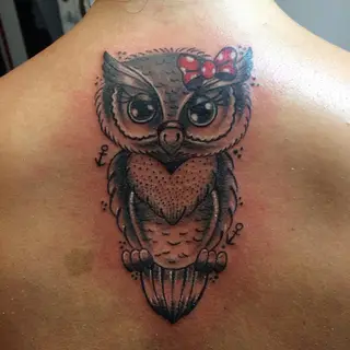 Tattoo von Tschiggy mit einer Eule im Bubblegum-Art-Stil