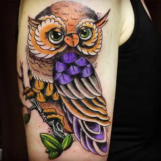 Tattoo von Tschiggy mit einer Eule im Bubblegum-Art-Stil
