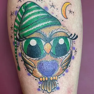 Tattoo von Tschiggy mit einer Eule im Bubblegum-Art-Stil