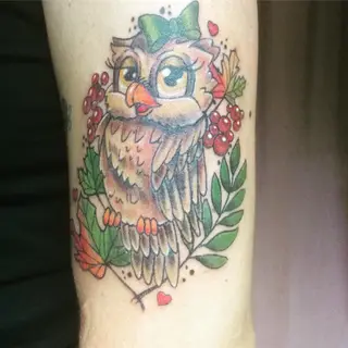 Tattoo von Tschiggy mit einer Eule im Bubblegum-Art-Stil