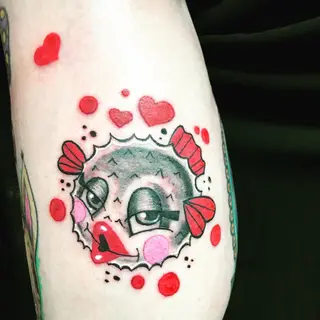 Tattoo von Tschiggy mit einem Fisch im Bubblegum-Art-Stil