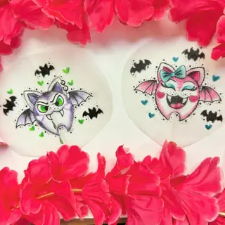 Tattoo-Entwurf von Tschiggy mit einer Fledermaus im Bubblegum-Art-Stil