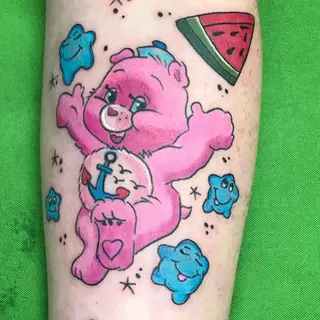 Tattoo von Tschiggy mit einem Glücksbärchi im Bubblegum-Art-Stil