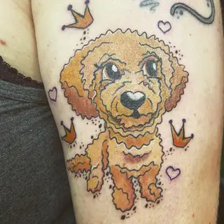Tattoo von Tschiggy mit einem Hund im Bubblegum-Art-Stil