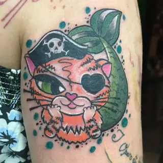 Tattoo von Tschiggy mit einer Katze im Bubblegum-Art-Stil
