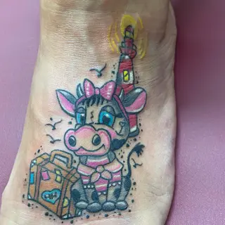 Tattoo von Tschiggy mit einem Leuchtturm im Bubblegum-Art-Stil