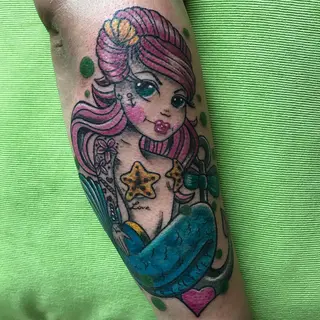 Tattoo von Tschiggy mit einer Meerjungfrau im Bubblegum-Art-Stil