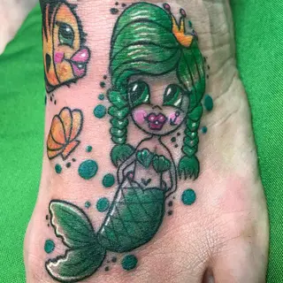 Tattoo von Tschiggy mit einer Meerjungfrau im Bubblegum-Art-Stil