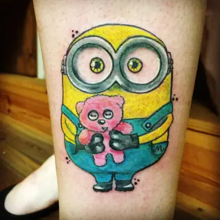 Tattoo von Tschiggy mit einem Minion im Bubblegum-Art-Stil