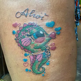 Tattoo von Tschiggy mit einem Seepferdchen im Bubblegum-Art-Stil
