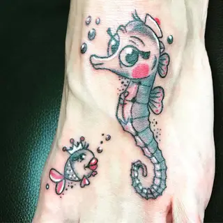 Tattoo von Tschiggy mit einem Seepferdchen im Bubblegum-Art-Stil