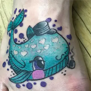 Tattoo von Tschiggy mit einem Wal im Bubblegum-Art-Stil