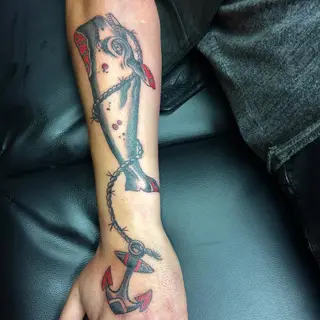 Tattoo von Tschiggy mit einem Wal und einem Anker im Bubblegum-Art-Stil
